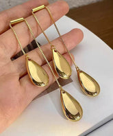 Normale Tropfenohrringe aus goldenem Metall mit Quaste und Wassertropfen